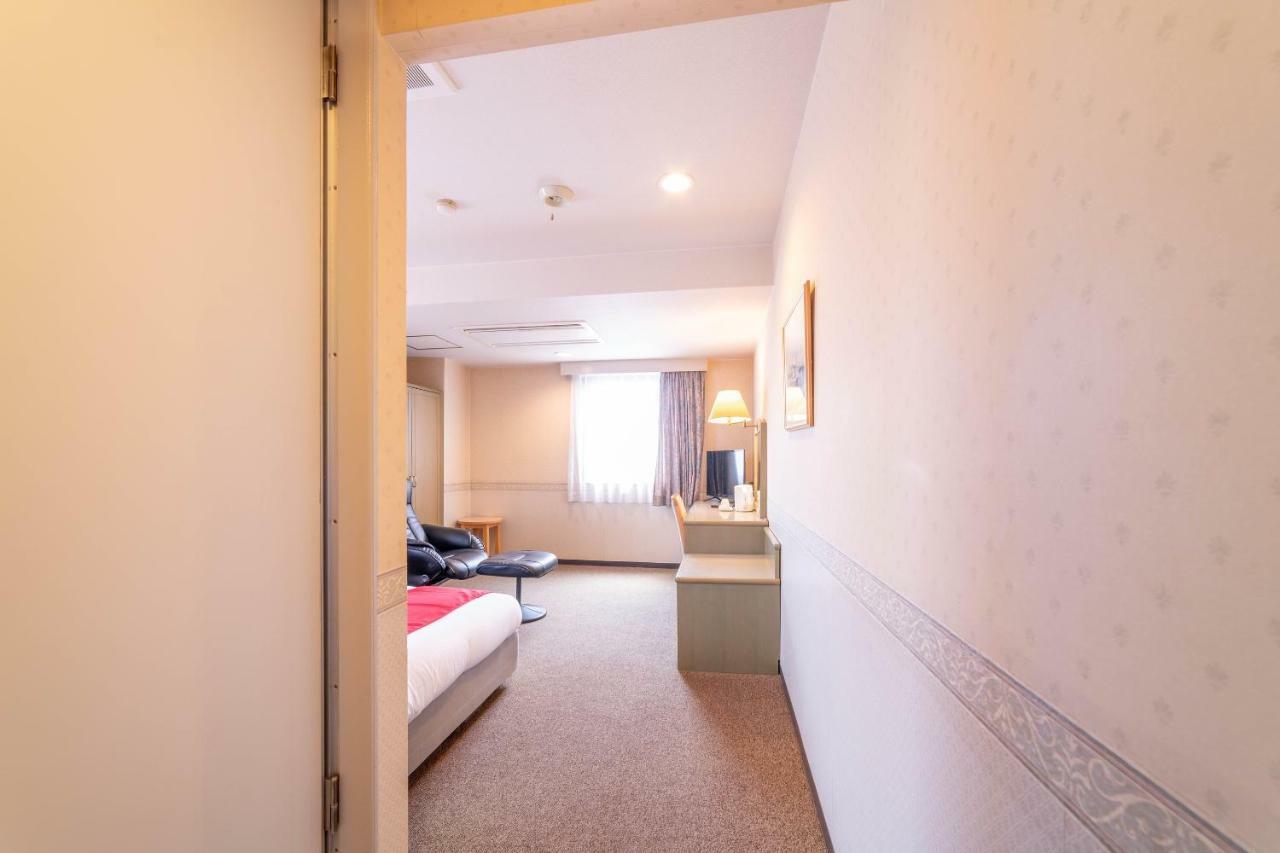 Oyo Business Hotel Nishiura Jokkaiči Exteriér fotografie